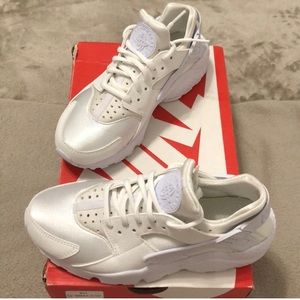 NEW Women’s Air Huarache Run (White/White)